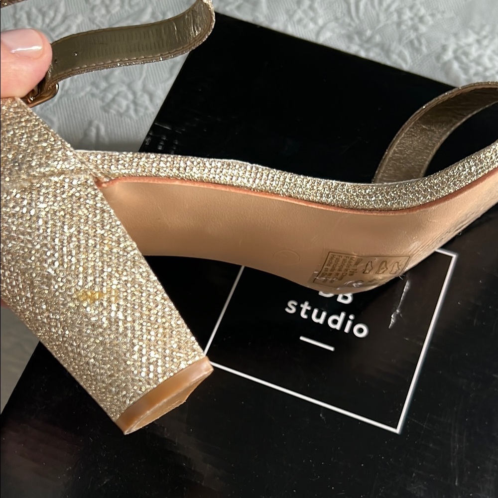 bundle & save ❣️ party season ✨ Gold Heels with Slim Straps - Picture 5 of 7